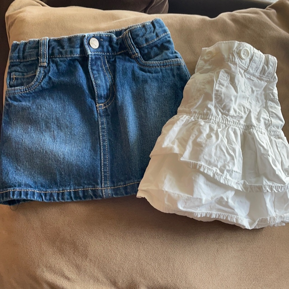 3T set of two Old Navy skirts.